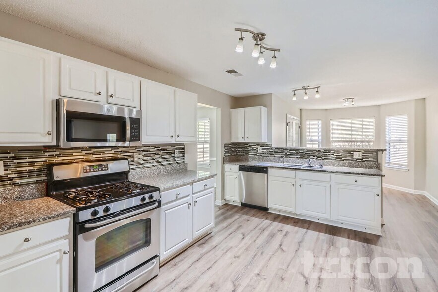 Building Photo - 589 Lakewater View Dr