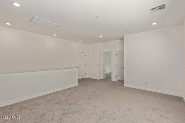 Building Photo - 1564 N Pueblo Dr