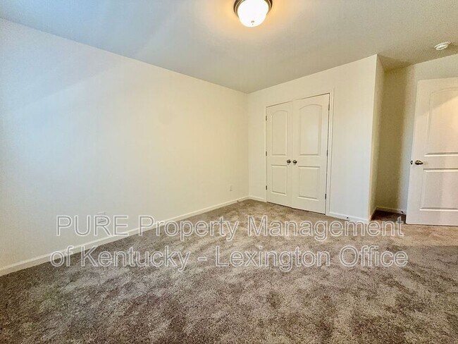 Building Photo - 852 Halford Pl