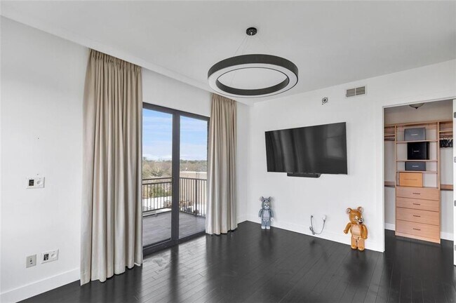 Building Photo - 2233 Peachtree Rd NE