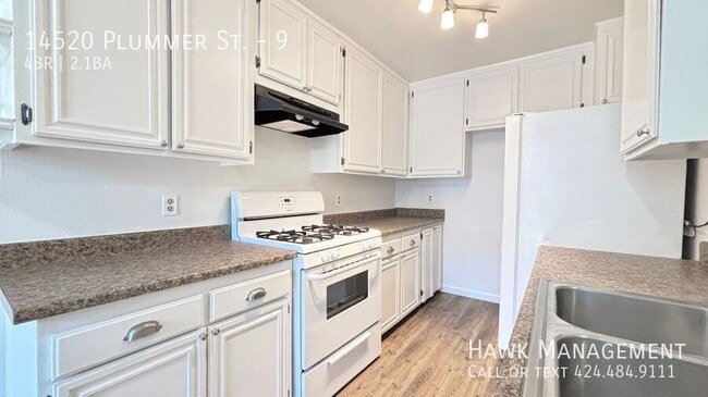 Building Photo - 14520 Plummer St