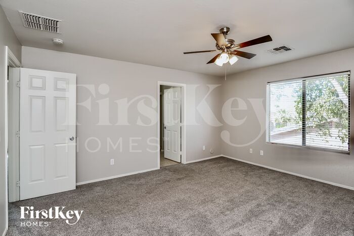 Building Photo - 2374 E Meadow Chase Dr