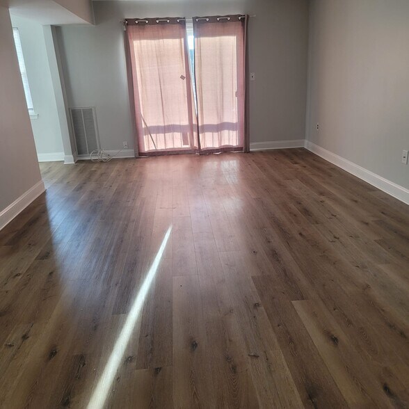 Living Room 1 - 1617 Raspberry Ct