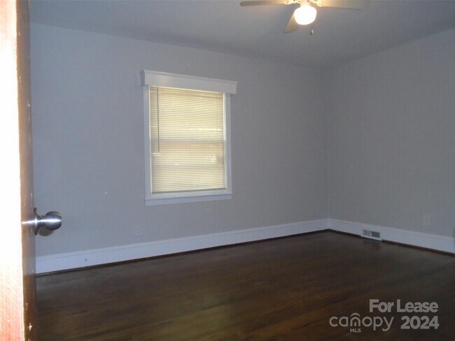 Building Photo - 3623 Eastway Dr