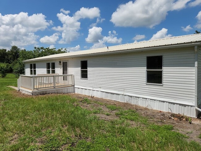 Building Photo - 4 BED 2 BATH,  3 ACRES,  FENCED PADDOCK