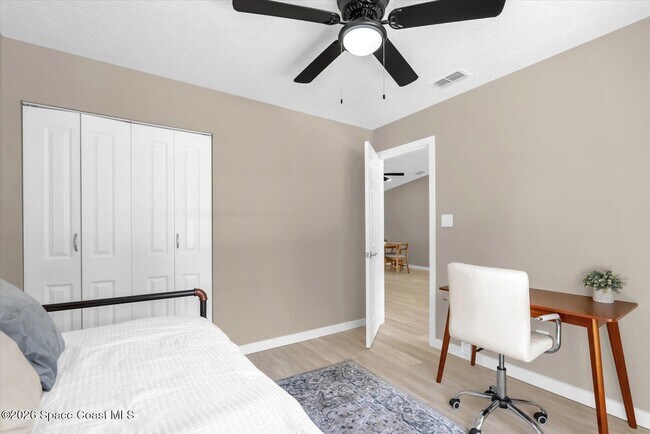 Building Photo - 4840 Mango Ave