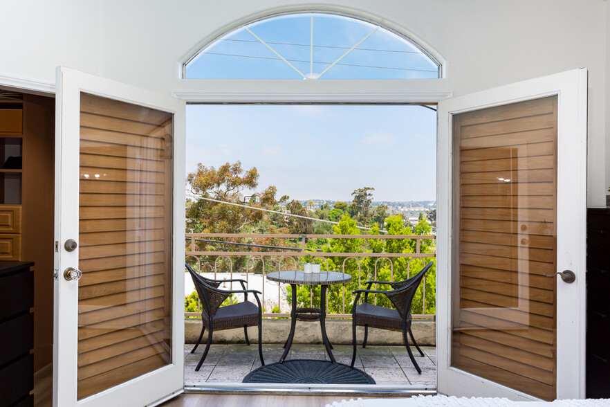 Building Photo - 919 W Lewis St