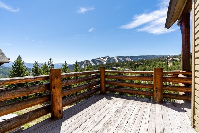 Building Photo - 4 Lower Saddle Ridge Rd