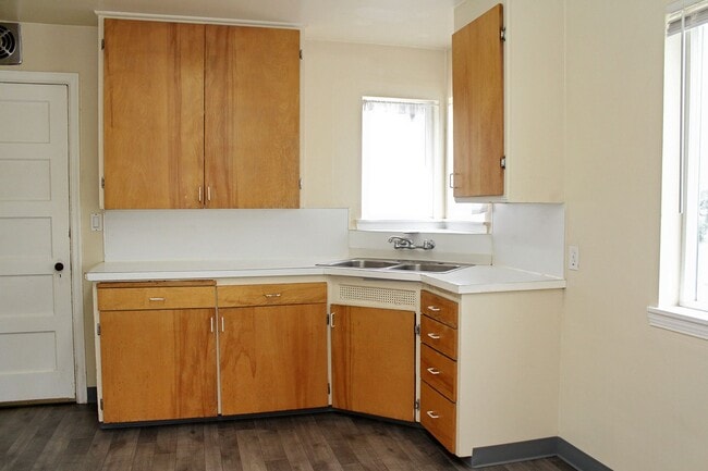 Building Photo - 8723 SE Taylor St