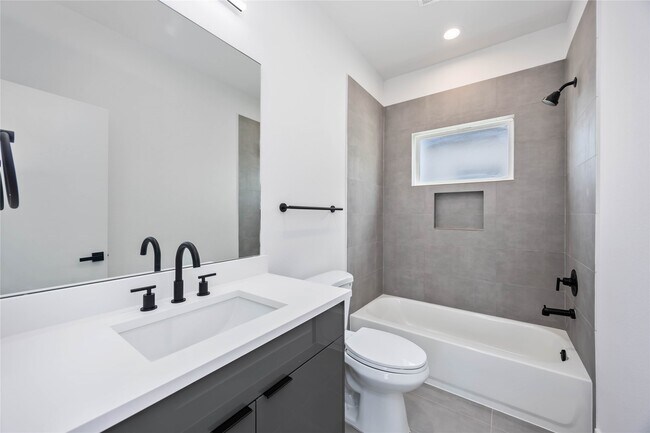 Building Photo - 6735 Peerless St