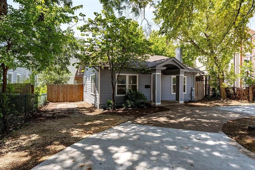 Building Photo - 2802 Salado St