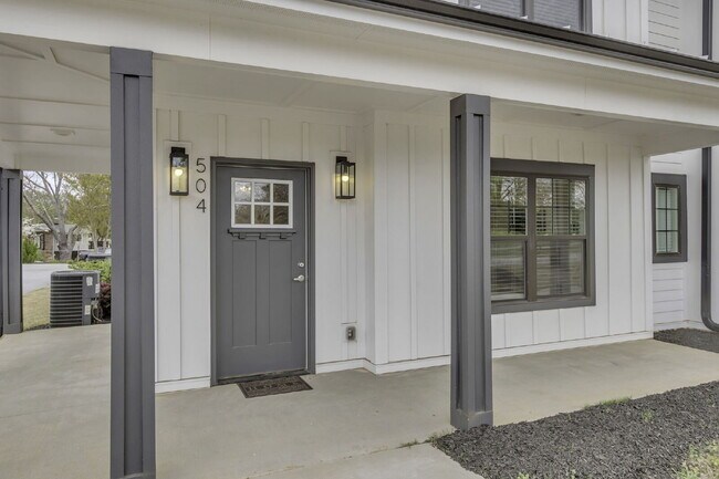 Building Photo - Charming 3-Bed, 2.5-Bath Townhouse Gem in Travelers Rest