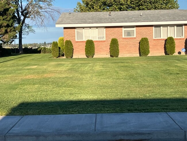 Building Photo - Lake Front Home For Rent! 1/2 Off First Full Months Rent Move in Special!!!