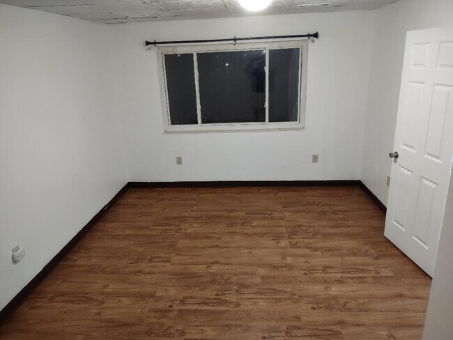 Building Photo - 890 Quadrilla St