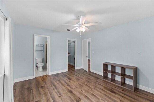 Building Photo - 503 SE 5th Cir