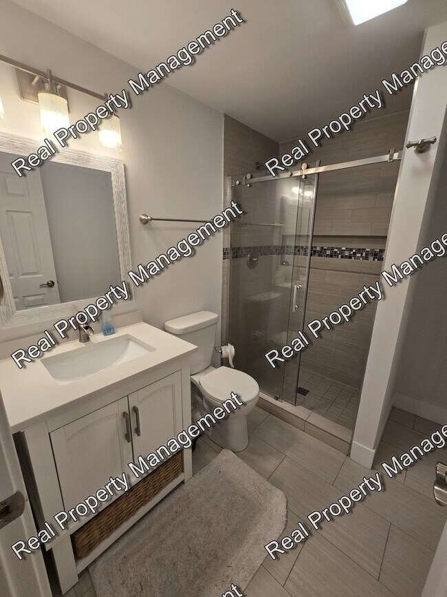 Building Photo - Four Bedroom Crown Point Beauty