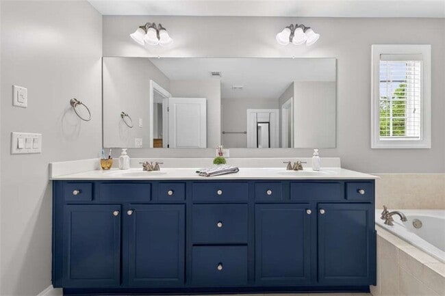 Building Photo - 7819 Brass Lantern Dr