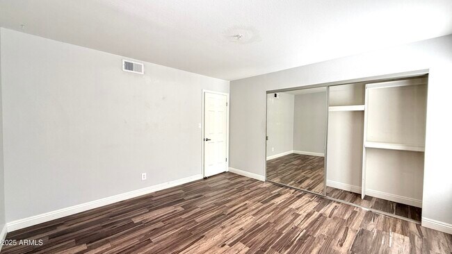 Building Photo - 1211 N Miller Rd