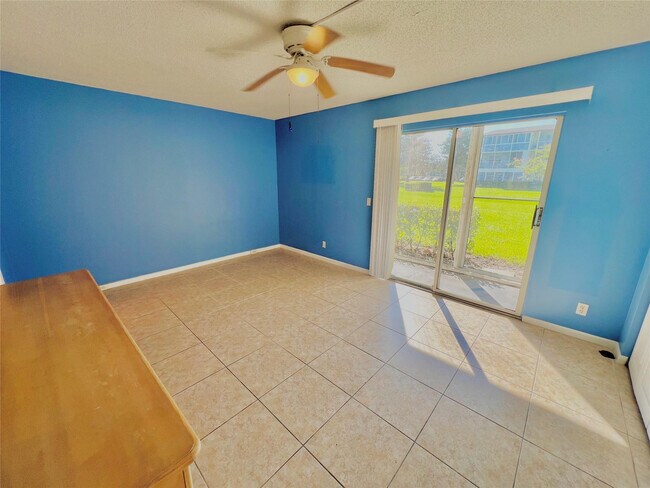 Building Photo - 129 Mansfield D