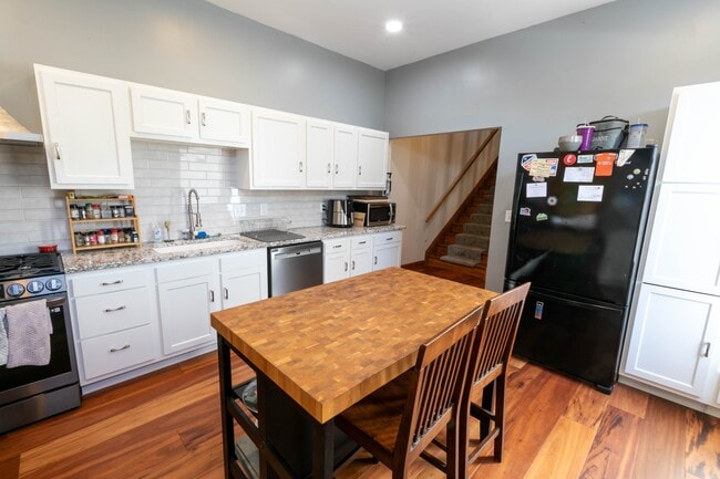 Building Photo - 1241 Bates Ave