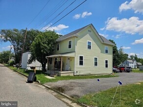 Building Photo - 6 Mill St