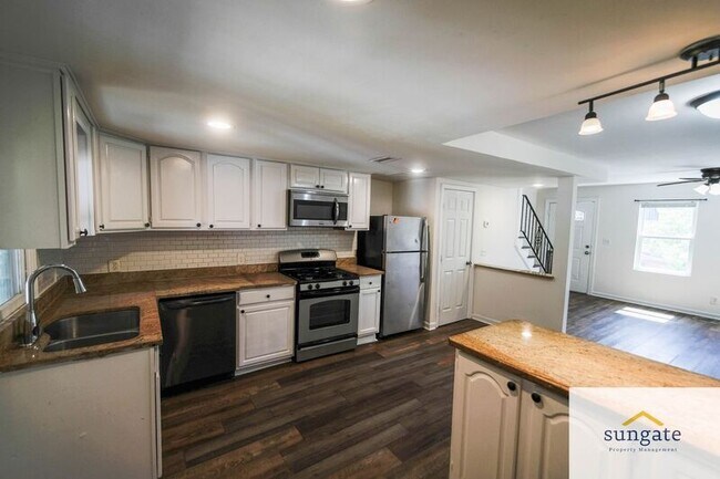 Building Photo - 5215 Wasena Ave