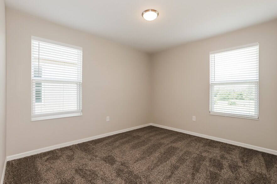 Building Photo - 10716 Southern Forest Dr