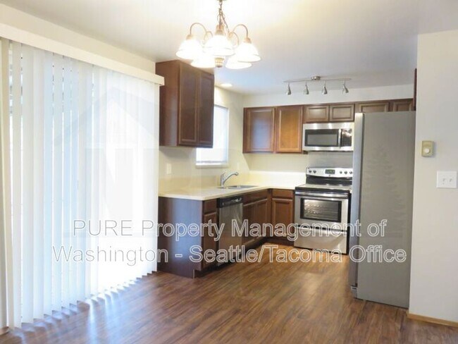 Building Photo - 511 Malibu Dr SE