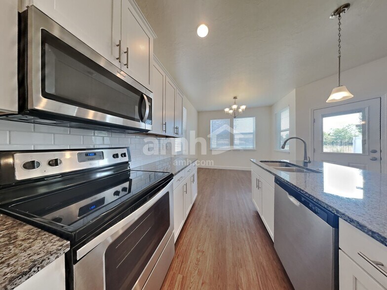 Building Photo - 236 E Sicily Dr