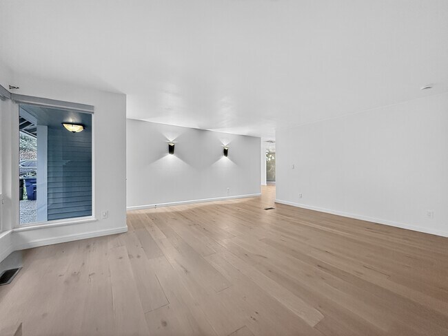 Building Photo - 16711 NE 18th St