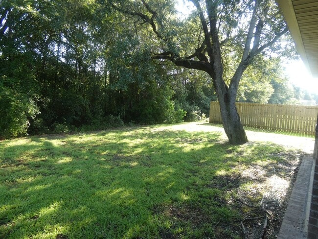 Building Photo - Spacious 5-Bedroom Home - Heart of Pace