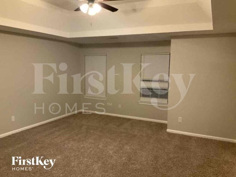 Building Photo - 226 Bonnes Dr SW