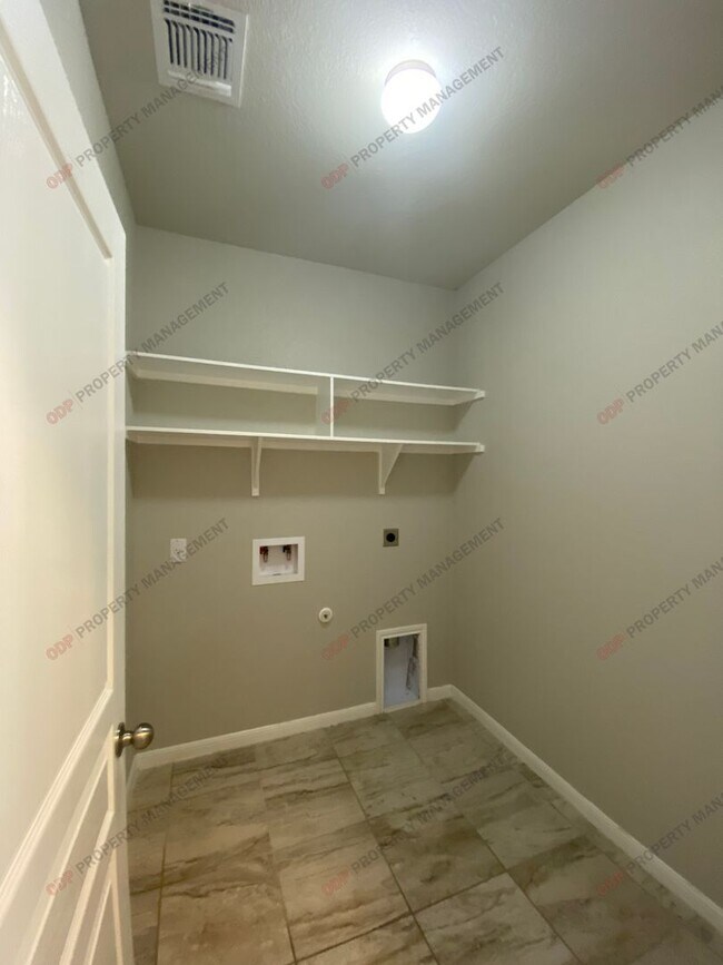 Building Photo - 818 Dunford Dr