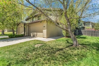 Building Photo - Cottage Loop Townhome