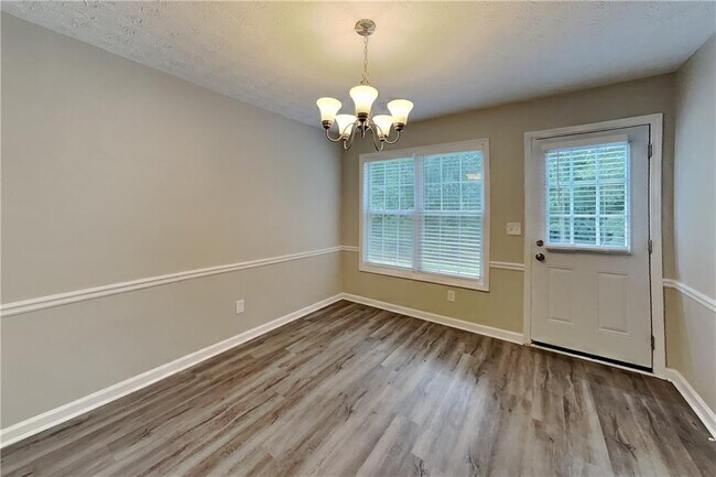 Building Photo - 399 Charesa Ln
