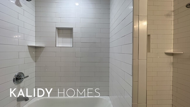 Building Photo - 702 Amity Ln