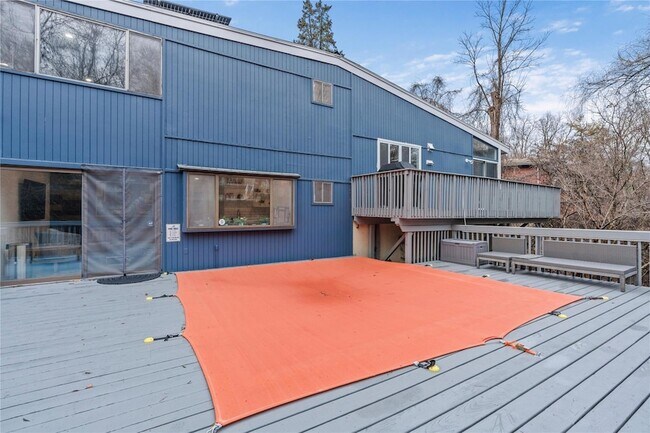 Building Photo - 22 Balmoral Cres