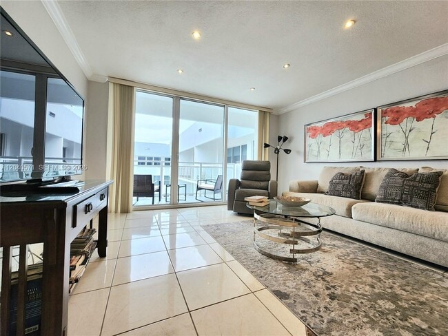Building Photo - 2030 S Ocean Dr