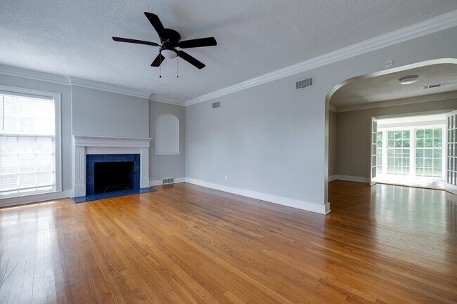 Building Photo - 2056 Jackson Ave