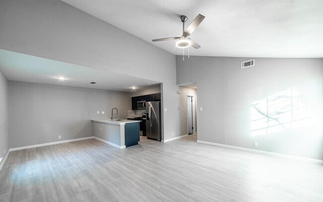 Building Photo - 916 Sirocco Dr