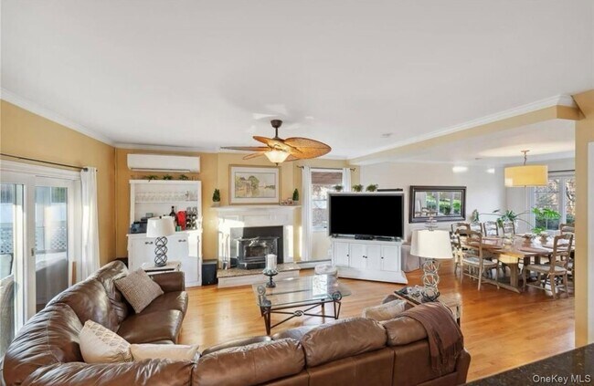 Building Photo - 23 N Westbury Rd