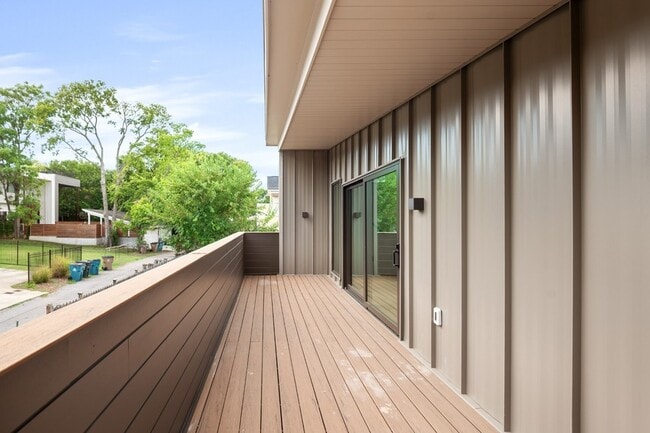 Building Photo - 1603 5th Ave N