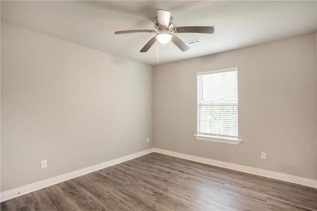 Building Photo - 25 Lockhart Ln