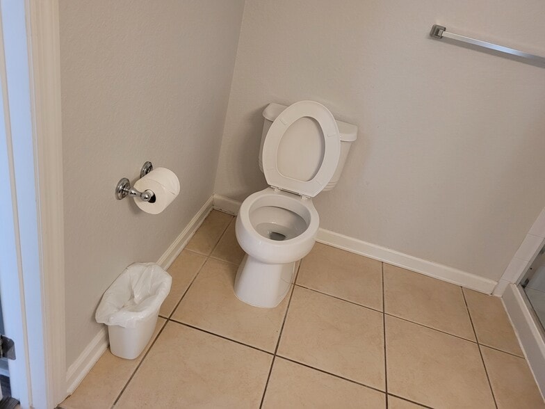 Building Photo - 4114 Breakview Dr