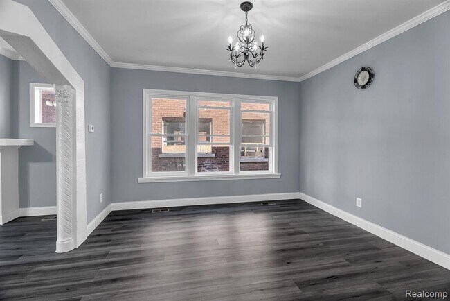 Building Photo - 3273 Cortland St