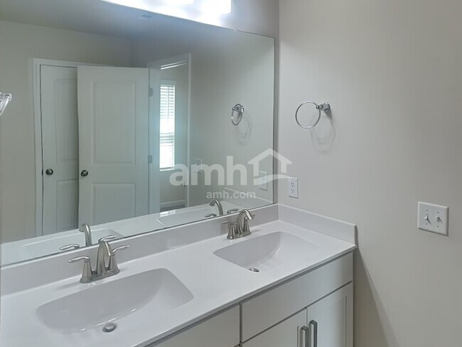 Building Photo - 4317 Fieldcrest Dr