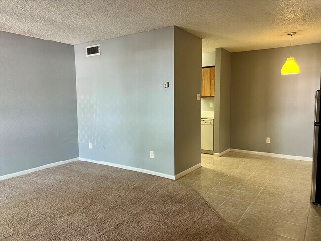 Building Photo - 10203 Forum Park Dr