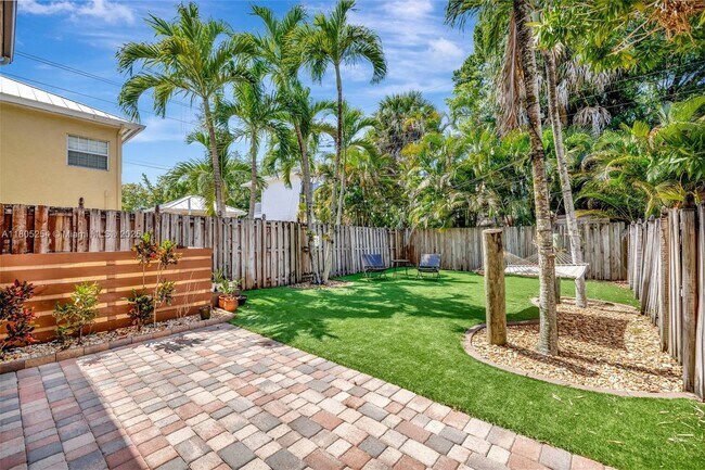 Building Photo - 853 SW 11th Ct