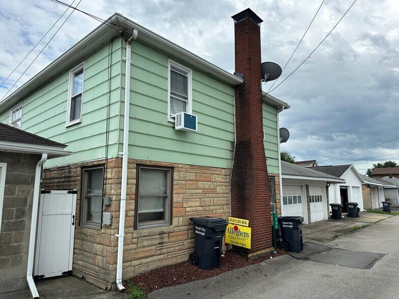 Building Photo - 1335 4th Ave