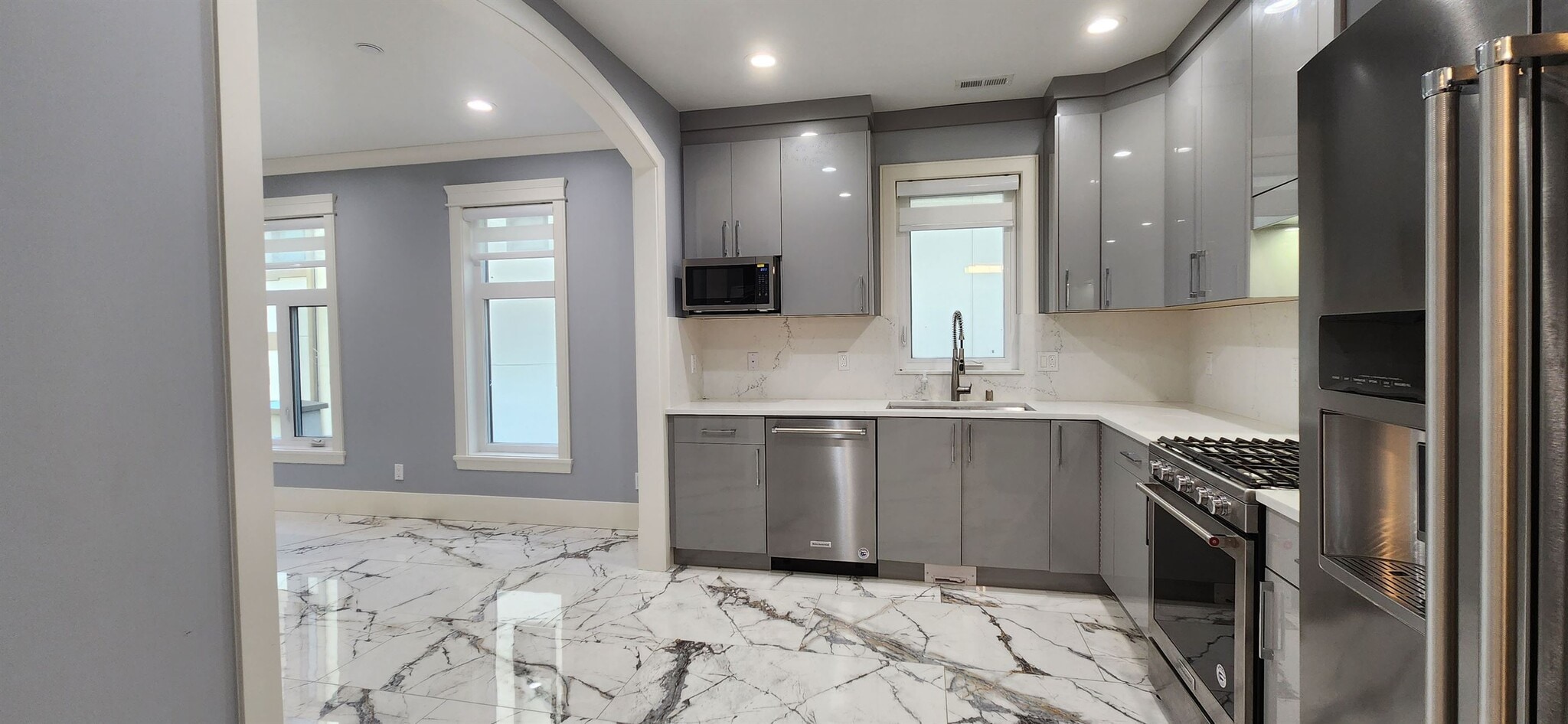 Building Photo - 1133 N 33rd Pl